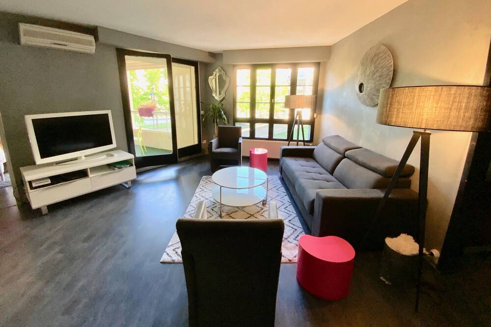 Photo of Livingroom in Antigone