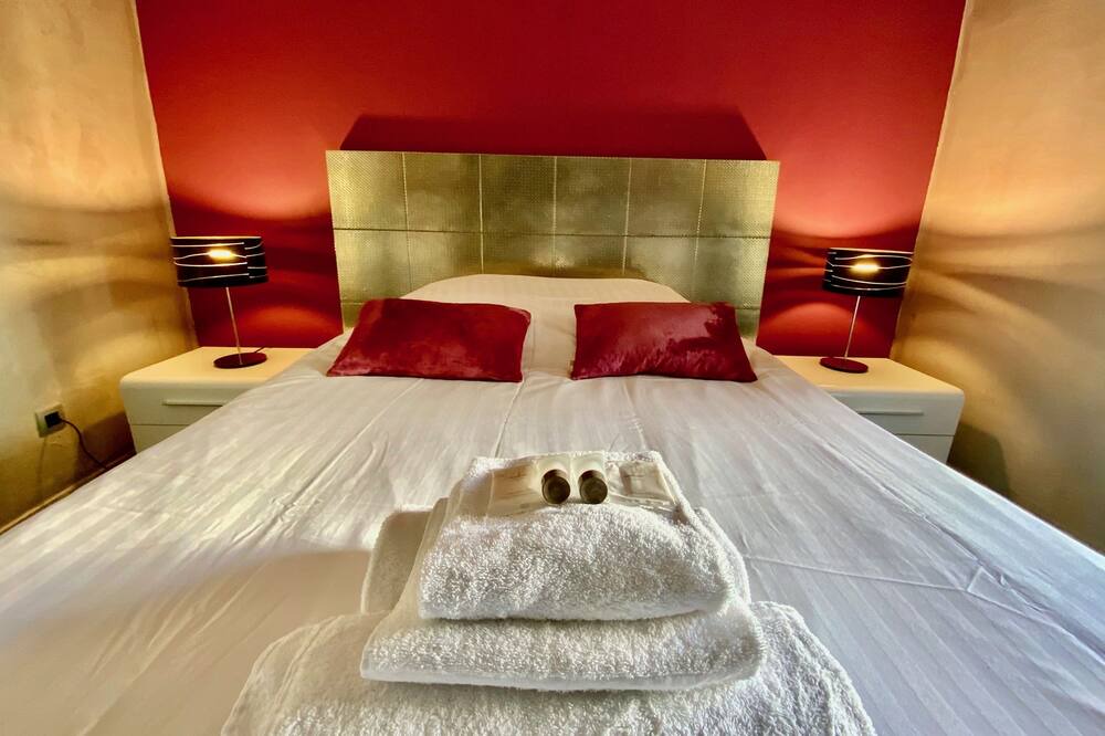 Photo of Bedroom in Antigone