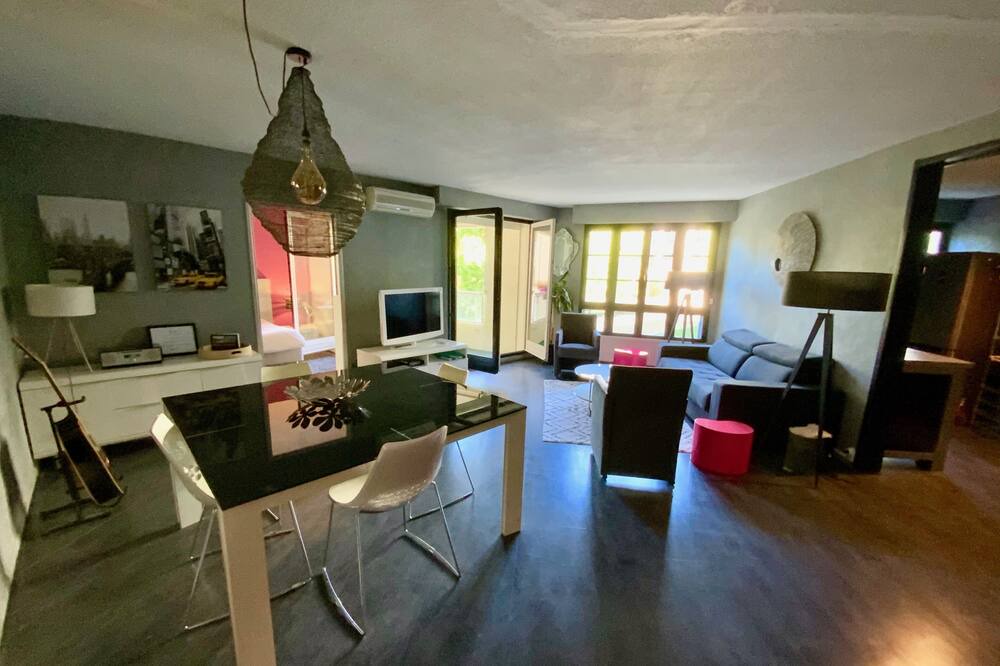 Photo of Livingroom in Antigone