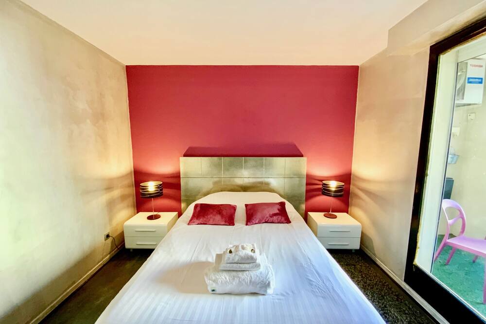 Photo of Bedroom in Antigone