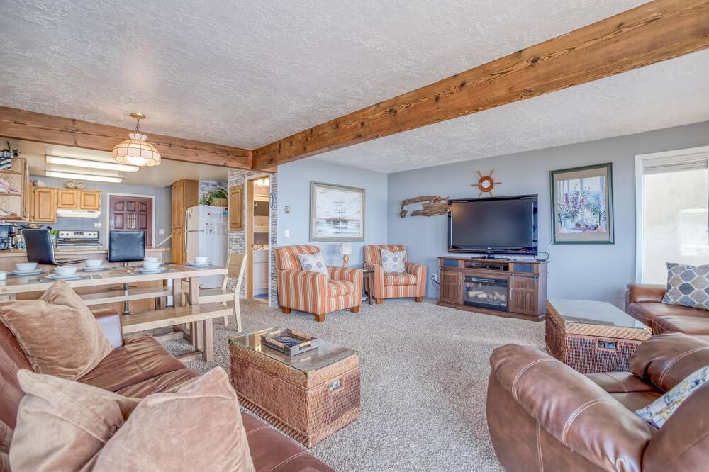 Photo of Livingroom in Rockaway Beach