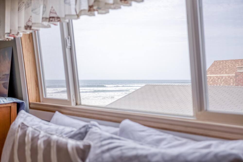 Photo of Bedroom in Rockaway Beach