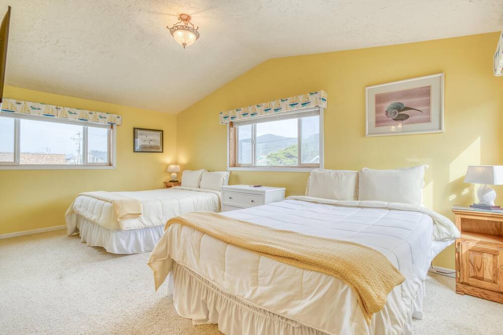 Photo of Bedroom in Rockaway Beach