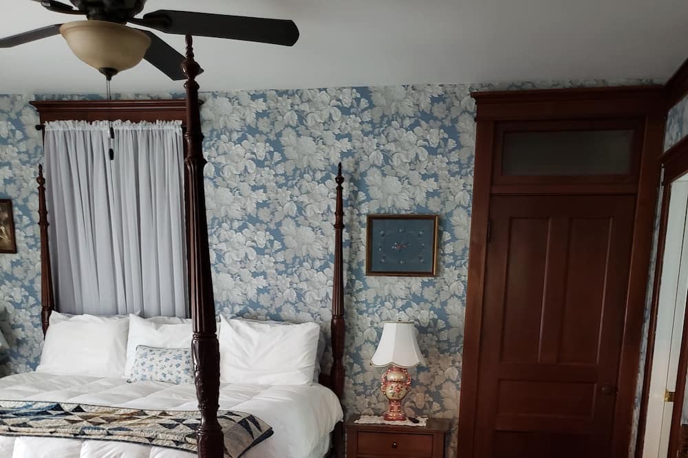 Photo of Others in Winterset