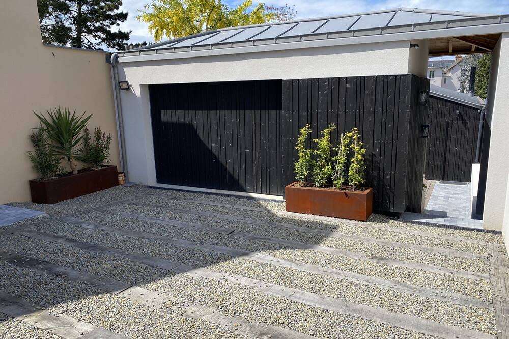 Photo of Outdoor in Parame