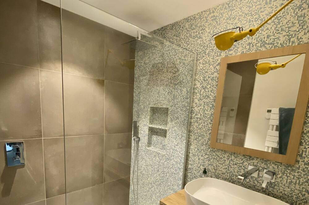 Photo of Bathroom in Parame