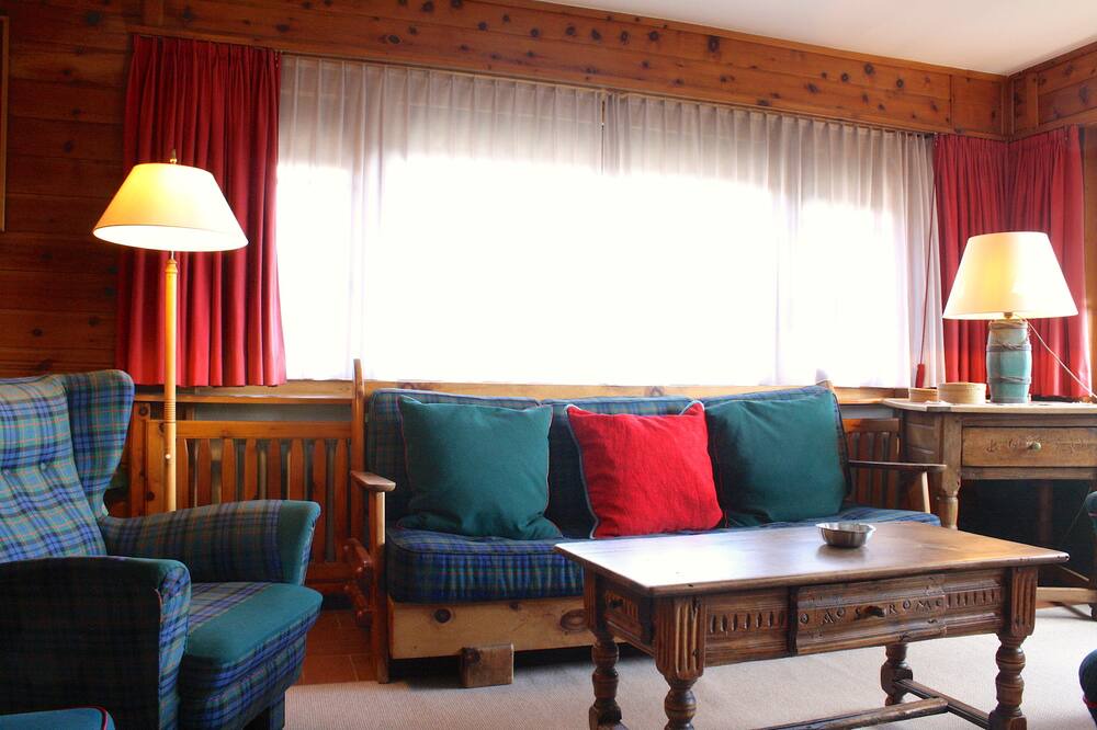 Photo of Livingroom in Noes