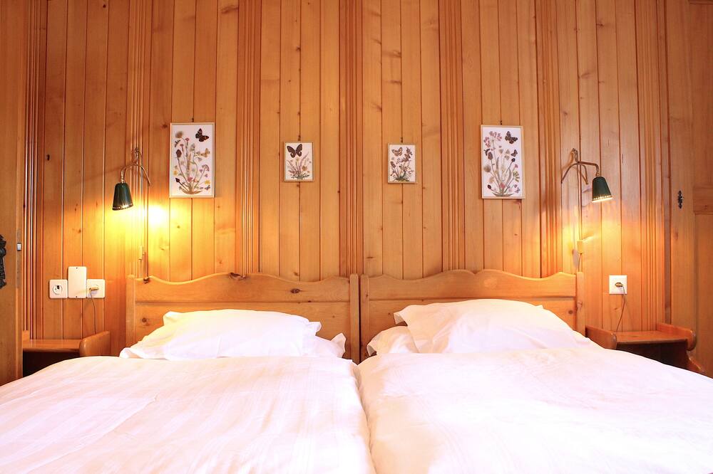 Photo of Bedroom in Noes