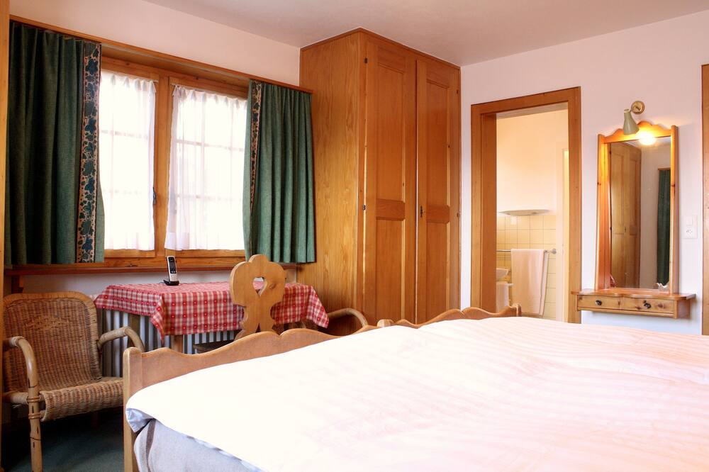 Photo of Bedroom in Noes