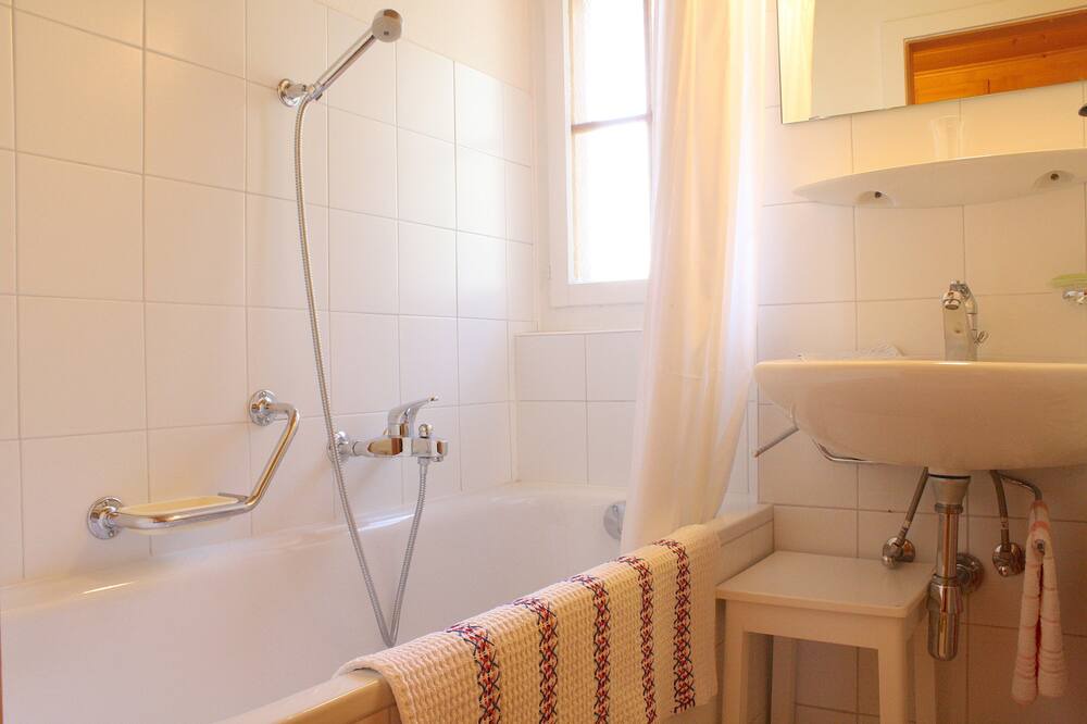 Photo of Bathroom in Noes