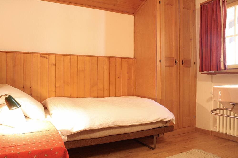 Photo of Bedroom in Noes