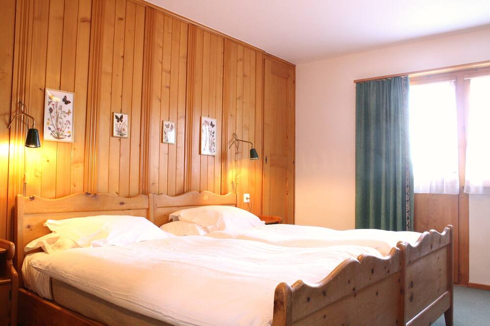 Photo of Bedroom in Noes