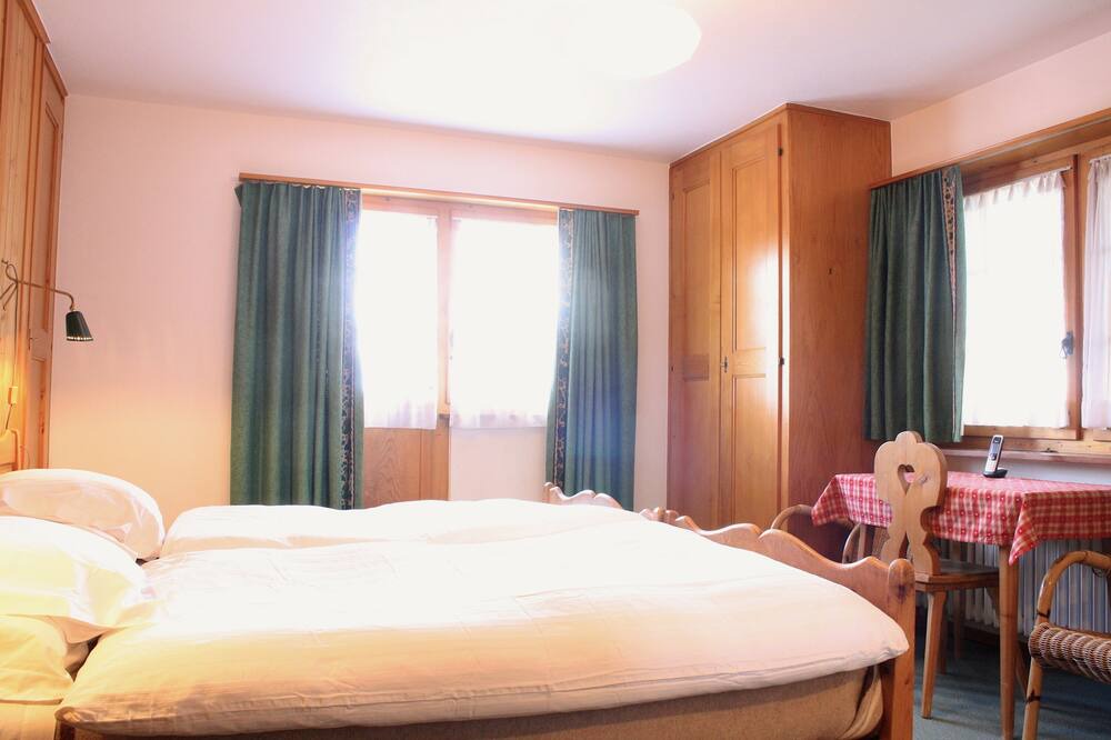 Photo of Bedroom in Noes