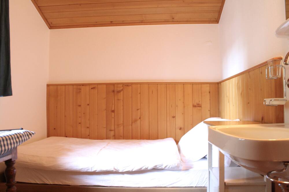 Photo of Bedroom in Noes