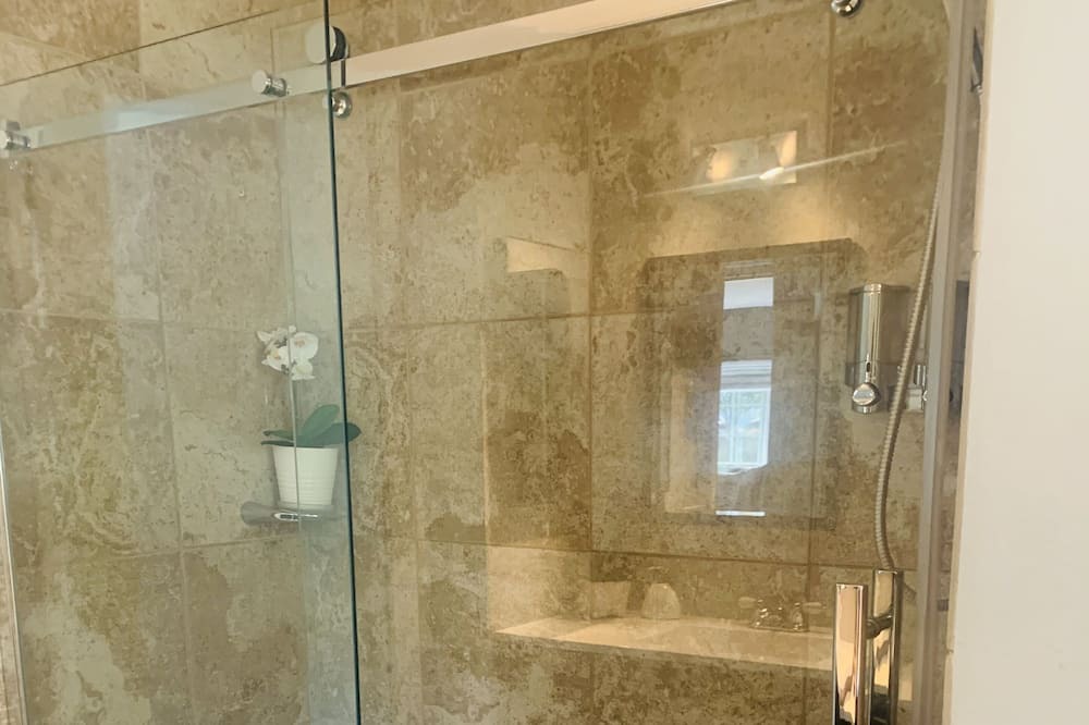 Photo of Bathroom in Oak Park