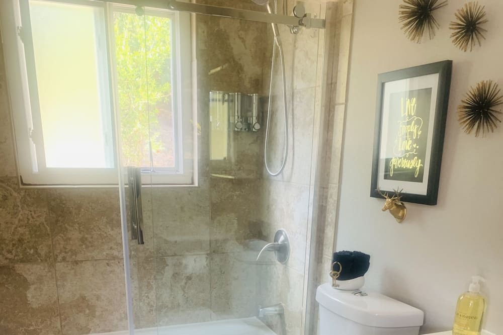 Photo of Bathroom in Oak Park