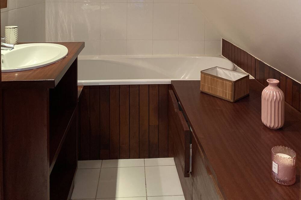 Photo of Bathroom in Ablon