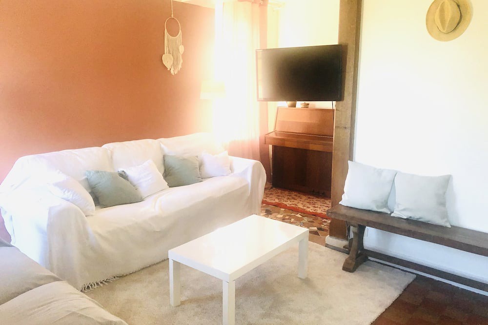 Photo of Livingroom in La Poterie-Mathieu