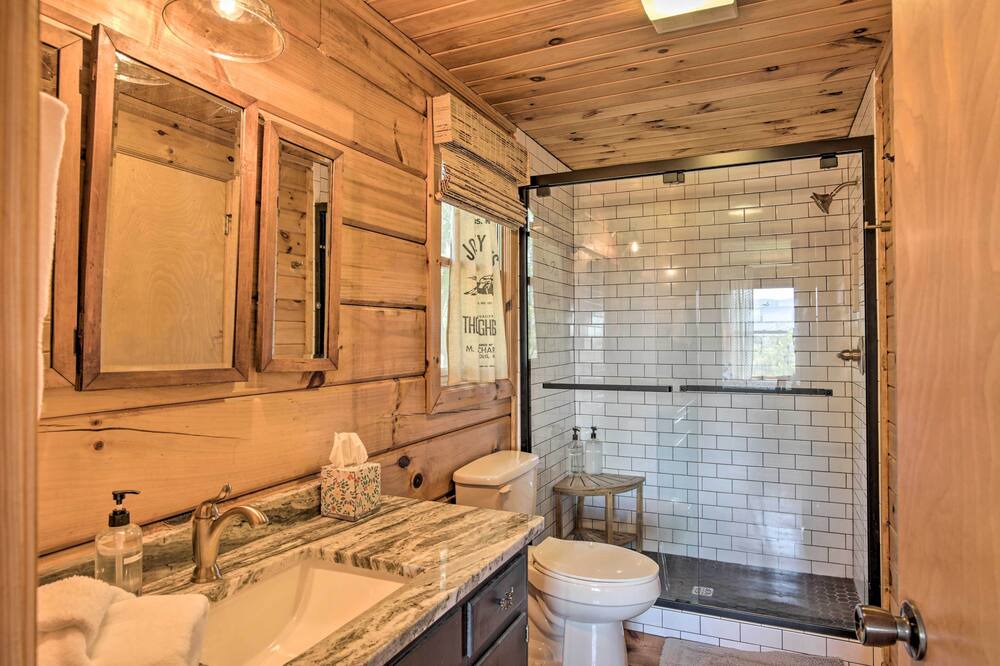Photo of Bathroom in Hidden Lake