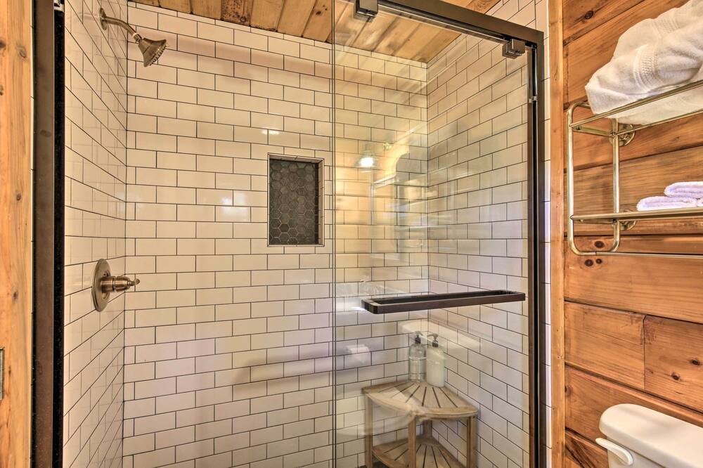 Photo of Bathroom in Hidden Lake
