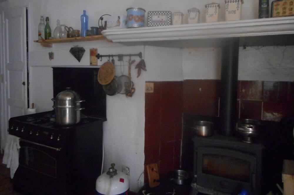 Photo of Kitchen in Montesquieu-des-Alberes