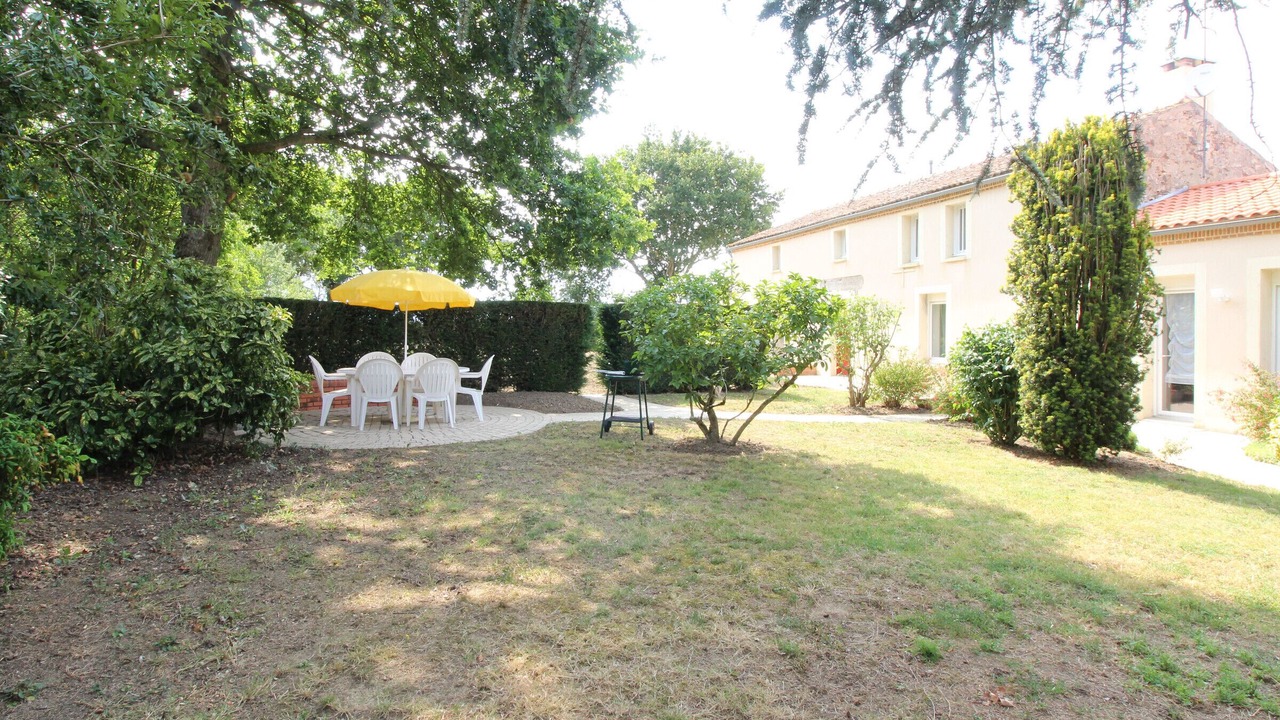 Photo of Patio Balcony in Saint-Georges-des-Gardes