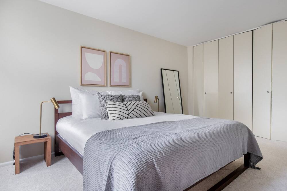 Photo of Bedroom in Lake View East