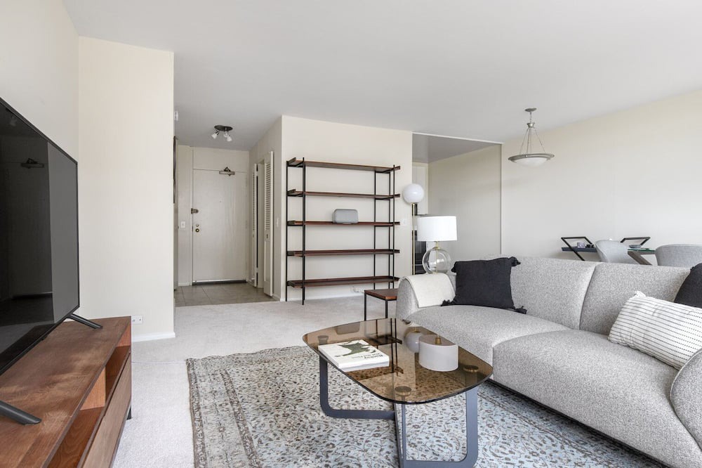 Photo of Livingroom in Lake View East