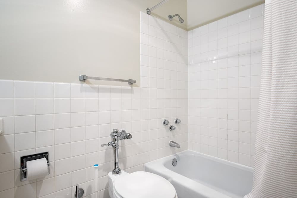 Photo of Bathroom in Lake View East