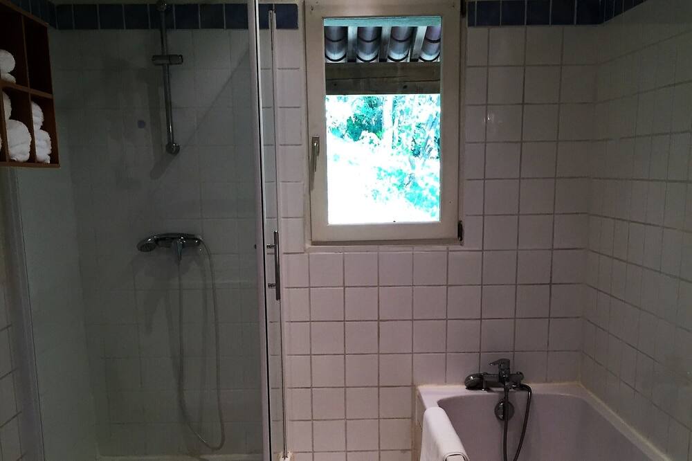 Photo of Bathroom in Mirepoix