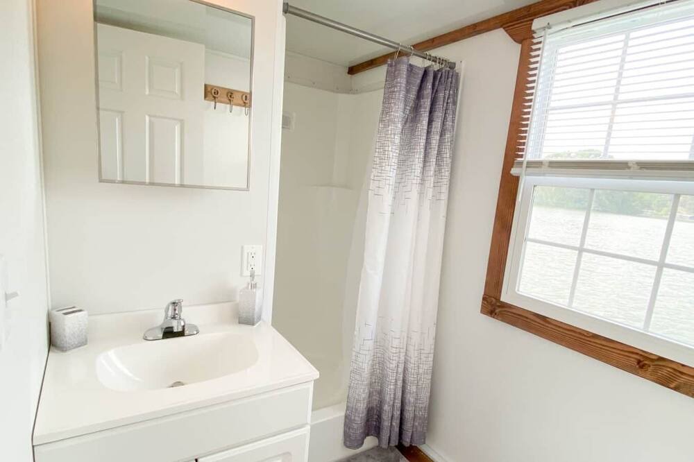 Photo of Bathroom in Lenoir City