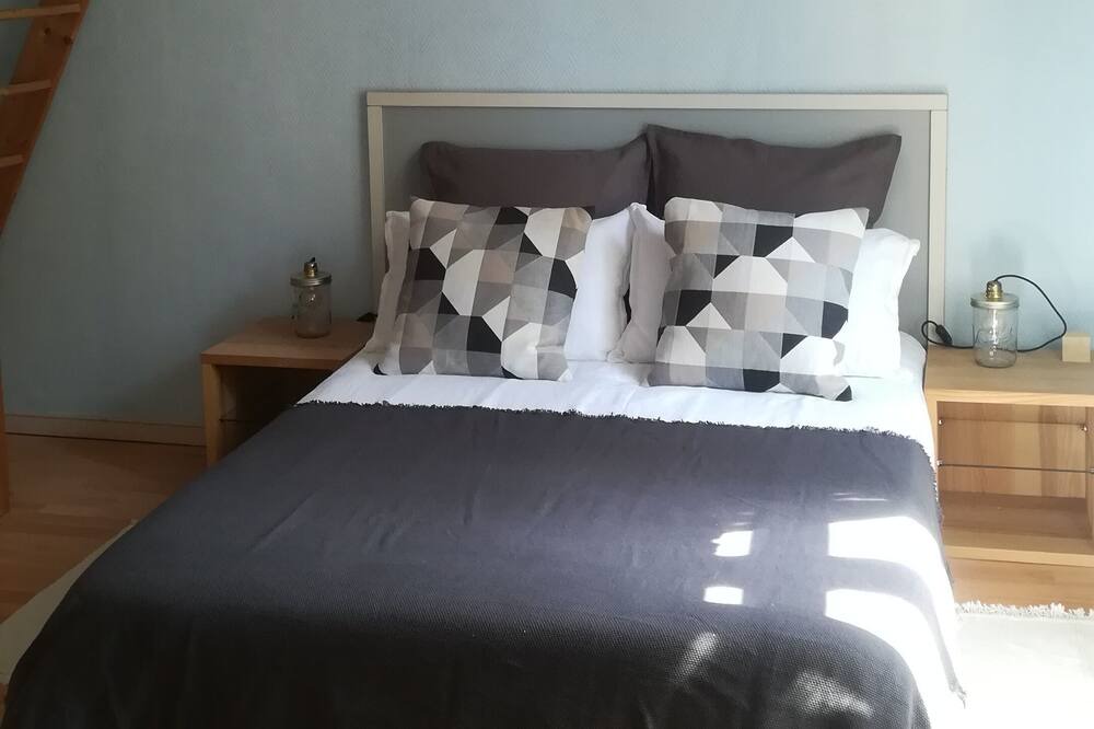 Photo of Bedroom in Villeneuve d'Aveyron