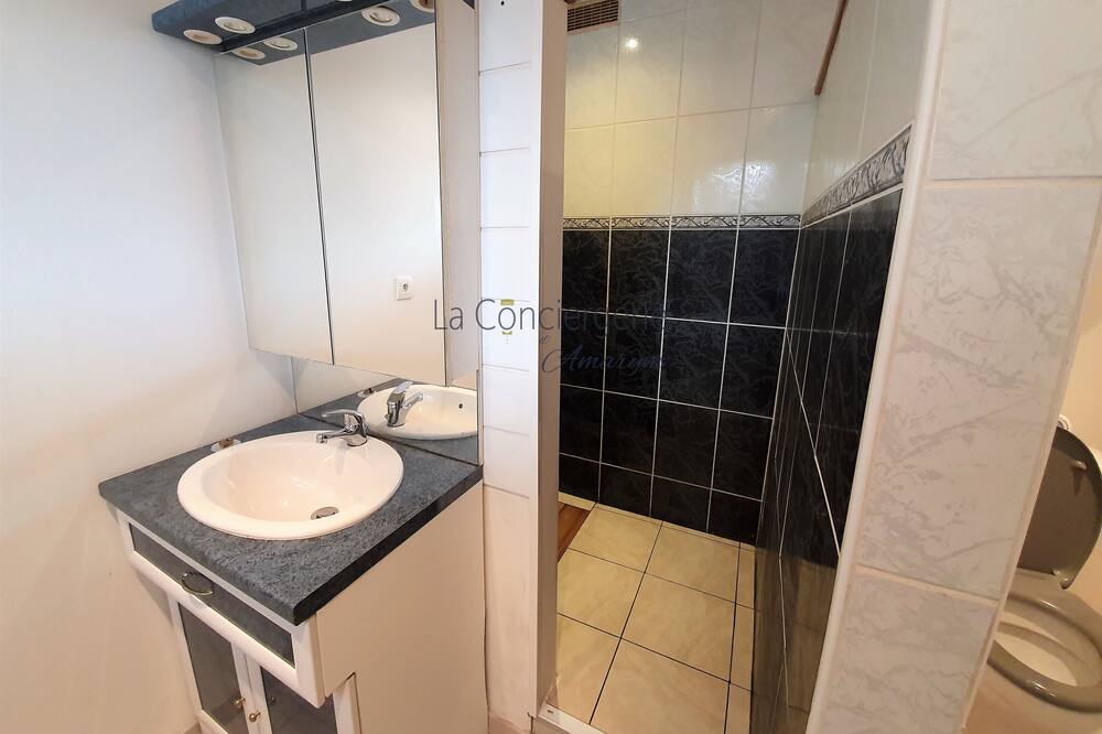 Photo of Bathroom in Pende