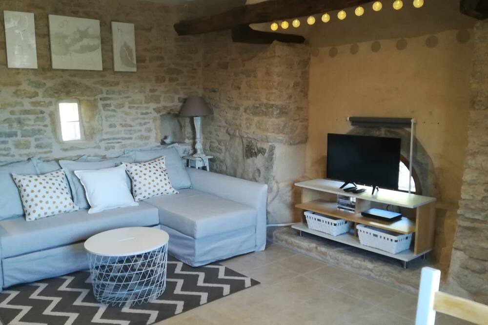 Photo of Livingroom in Villeneuve d'Aveyron