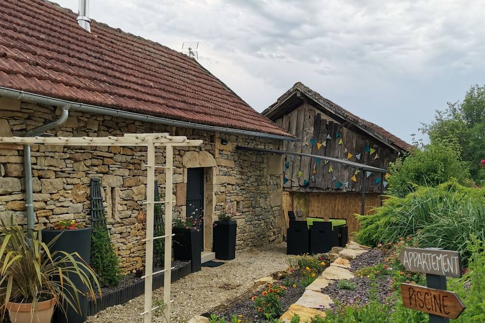 Photo of Outdoor in Villeneuve d'Aveyron