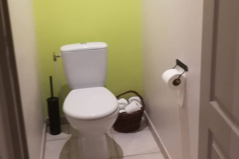 Photo of Bathroom in Villeneuve d'Aveyron