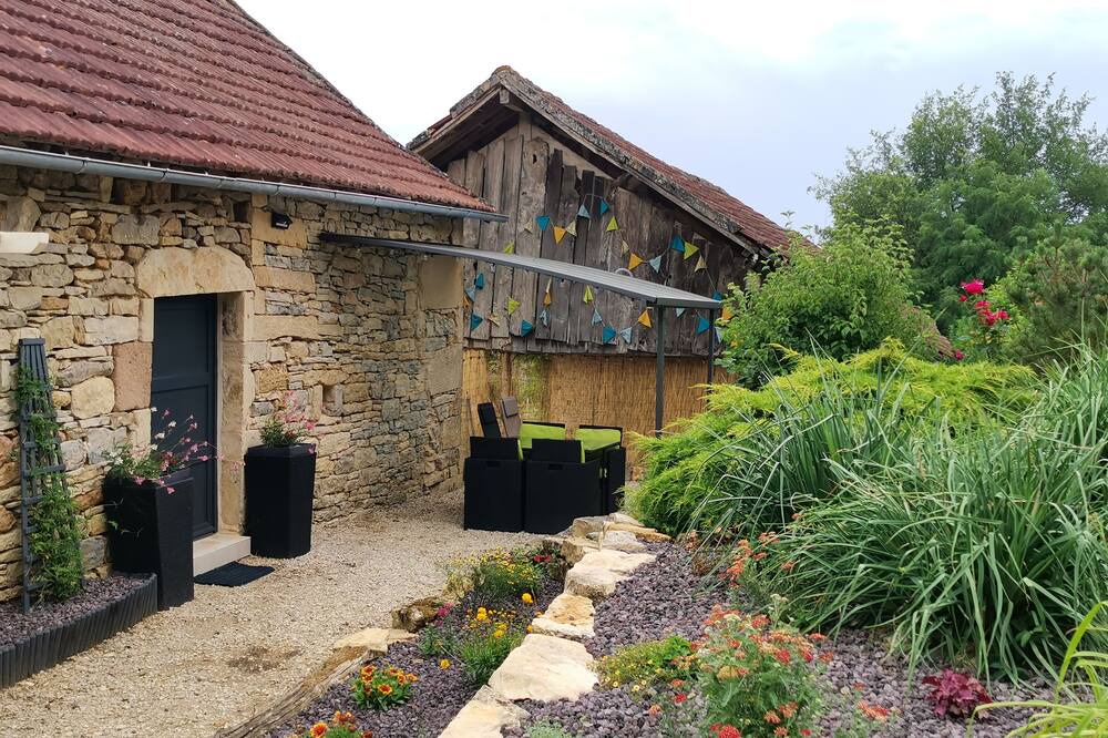 Photo of Outdoor in Villeneuve d'Aveyron