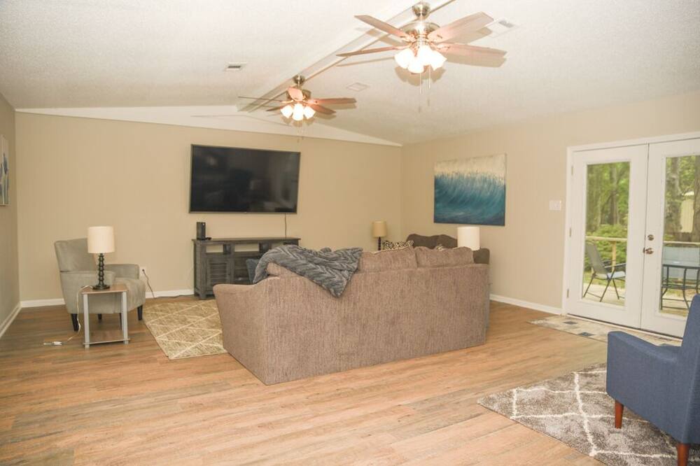 Photo of Livingroom in Grand Bay