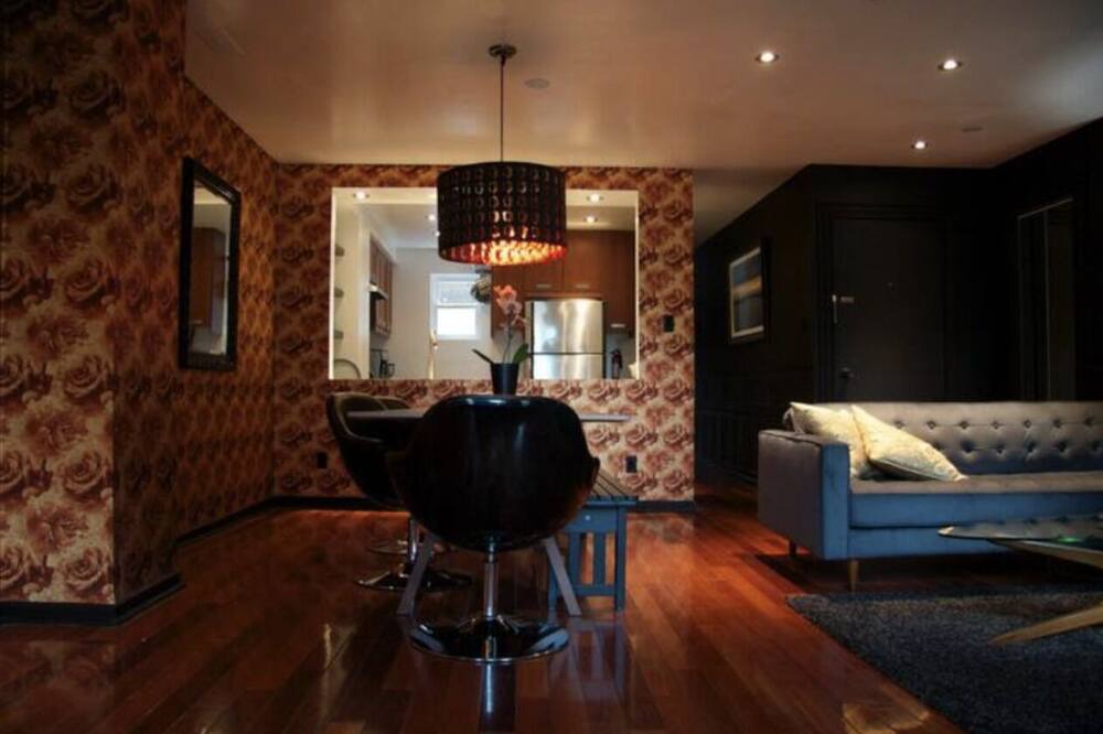 Photo of Livingroom in Garden District