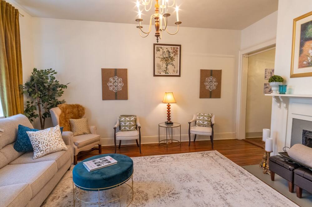 Photo of Livingroom in Madison