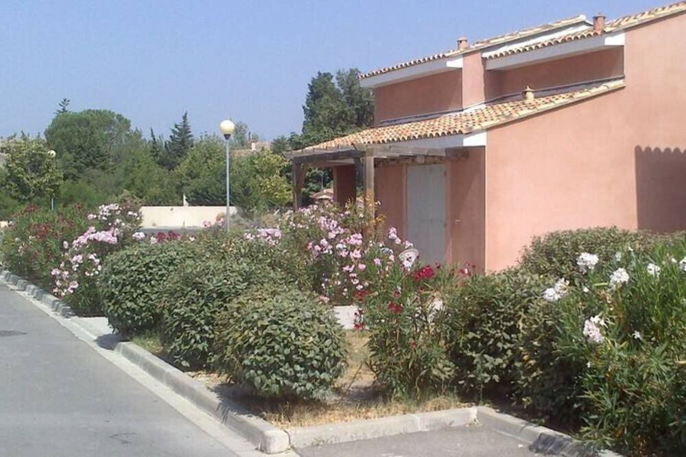 Photo of Outdoor in Saint-Saturnin-les-Avignon