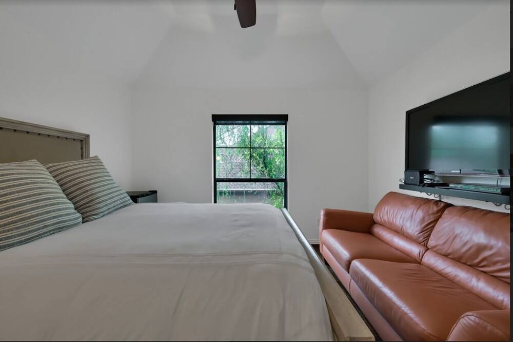 Photo of Bedroom in Panther Creek