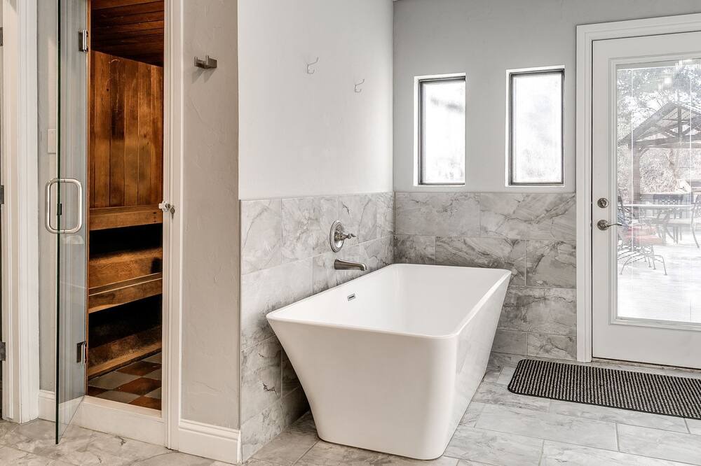 Photo of Bathroom in Quail Creek