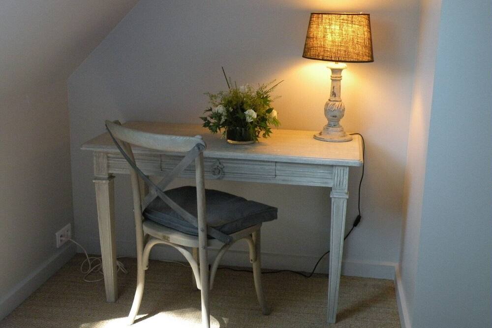 Photo of Bedroom in Sainghin-en-Melantois