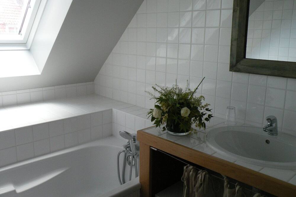 Photo of Bathroom in Sainghin-en-Melantois