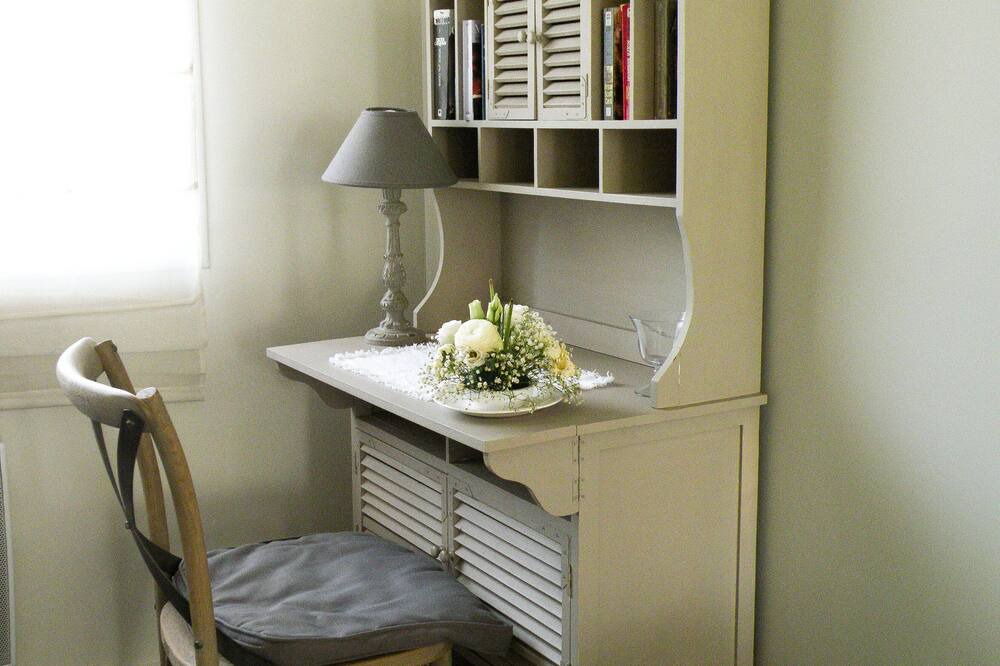 Photo of Bedroom in Sainghin-en-Melantois