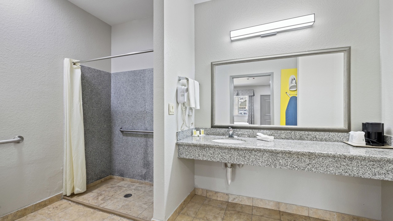 Photo of Bathroom in Kenedy
