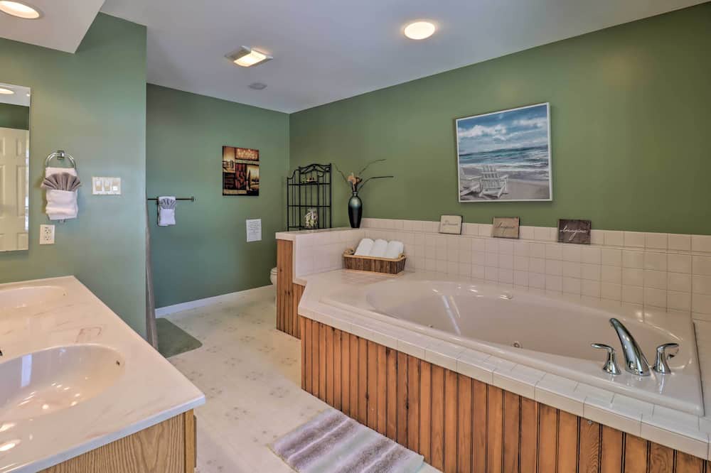 Photo of Bathroom in White Haven