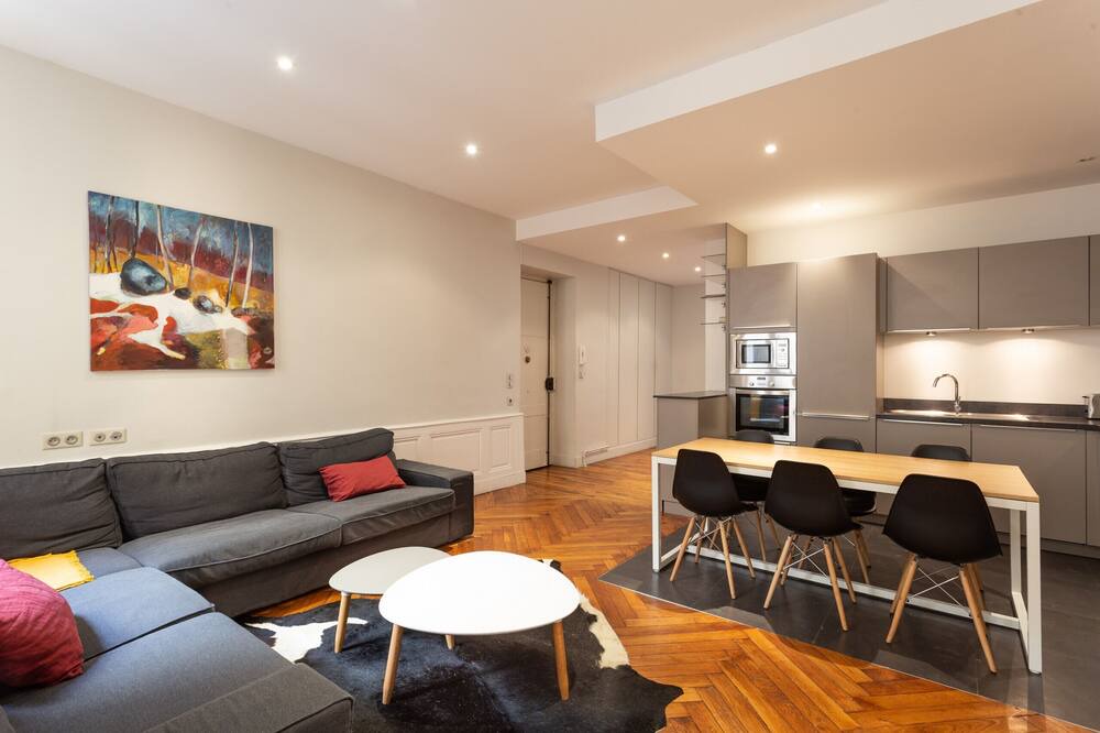 Photo of Livingroom in Carnot - Gailleton