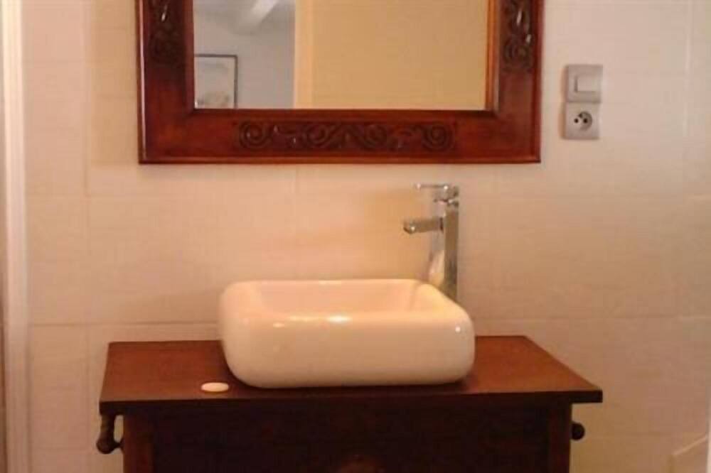 Photo of Bathroom in Anatole France